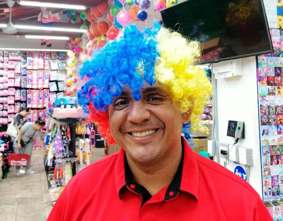 No pueden faltar las pelucas de Colombia. /FOTO: SINDY VALLE.