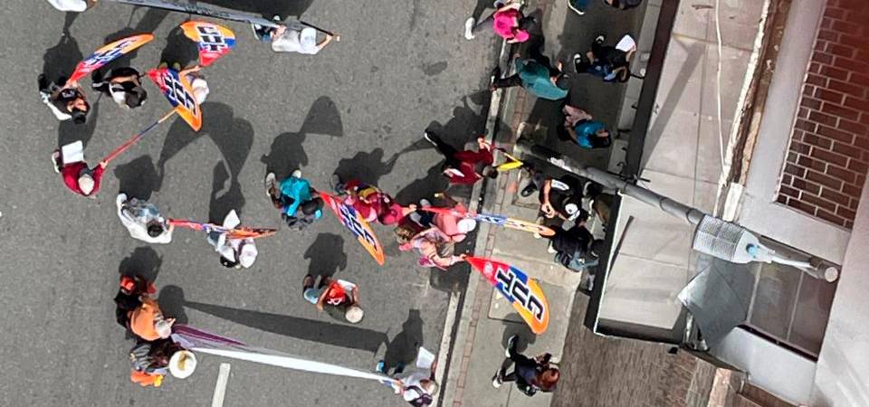 Los profesores partieron de su sede gremial, ubicada en la calle Argentina. / FOTOS: SINDY VALLE