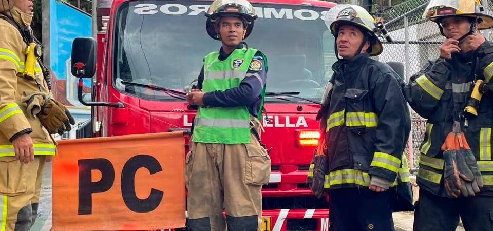 Algunos de los bomberos que participaron en el rescate. /FOTO: CORTESÍA