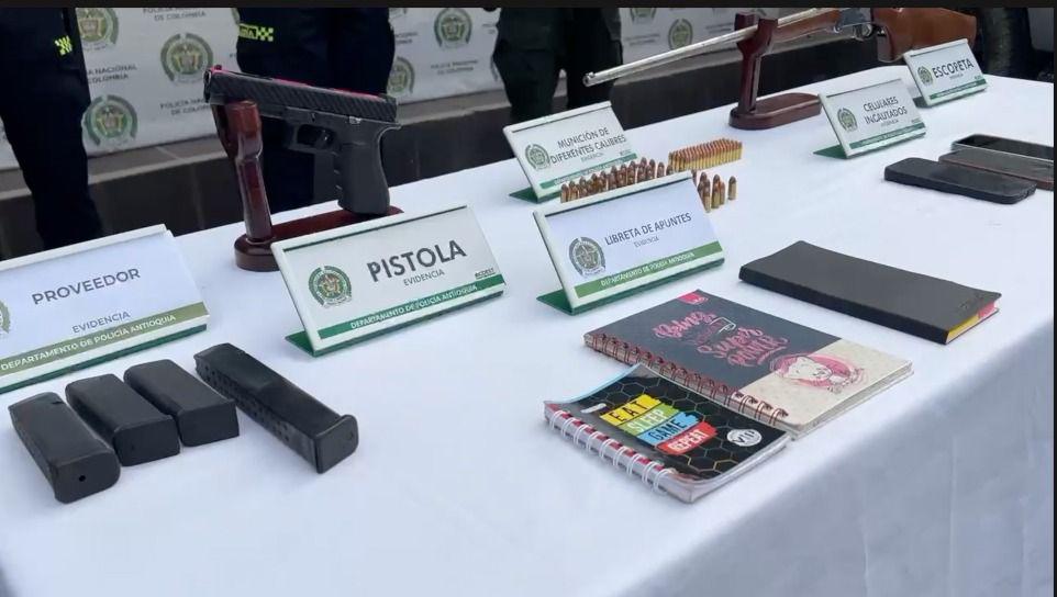Elementos encontrados durante el procedimiento policial. FOTO: POLICÍA NACIONAL