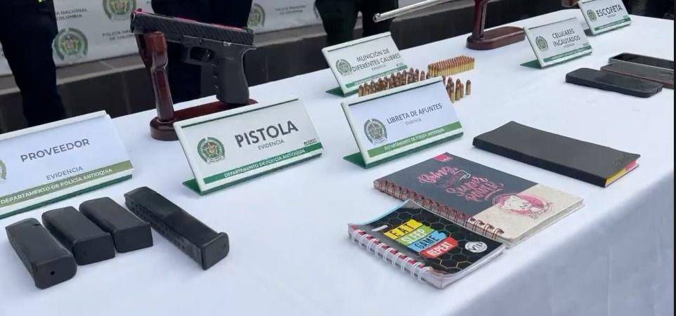 Elementos encontrados durante el procedimiento policial. FOTO: POLICÍA NACIONAL