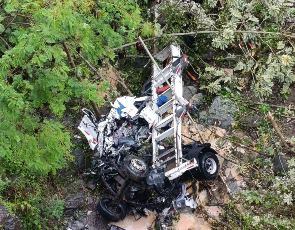 Cabezote de la tractomula en la vía a Occidente. <b><span class=mln_small-caps_mln>/ FOTO JULIO CÉSAR HERRERA</span></b>