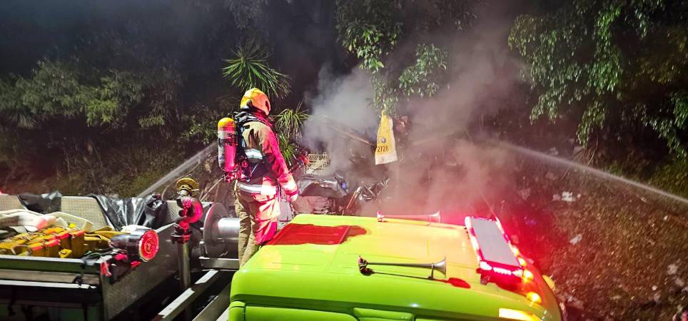 EN FOTOS: incendio en Manrique dejó 2 heridos y 3 mascotas afectadas 