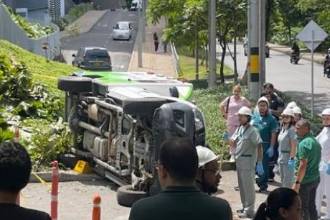 Accidente de ambulancia en el Pablo Tobón Uribe FOTOS: CORTESÍA 