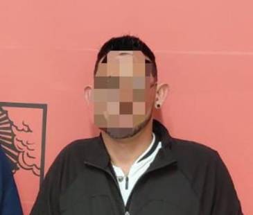 Este es el hombre que Migración Colombia inadmitió cuando llegó al aeropuerto de Rionegro por una alerta de Angel Watch. FOTO: MIGRACIÓN COLOMBIA