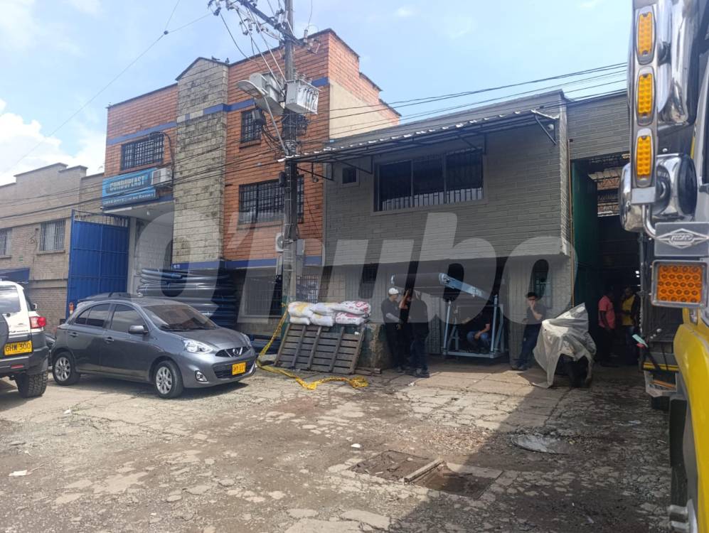 En este lugar fue donde cayó Jonathan Vargas cuando hacía la reparación en el techo. FOTO: ALEJANDRA MORALES RÍOS