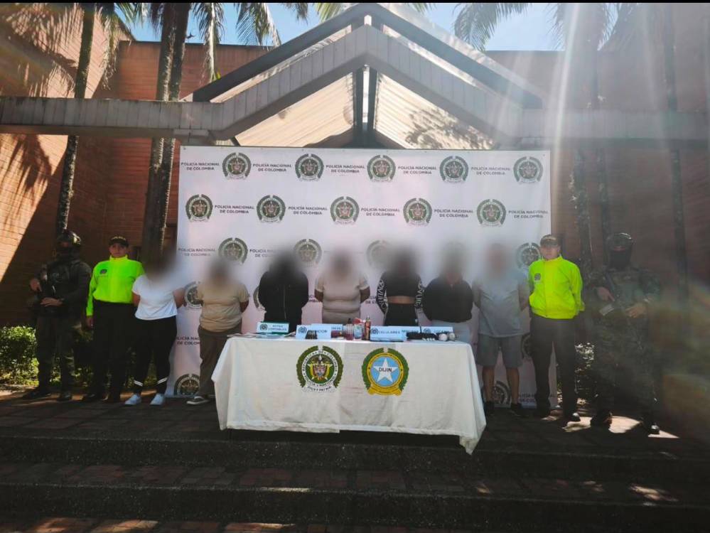 En el operativo fueron encontrados varios elementos importantes como agendas contables, facturas de hotel y recibos de consignaciones. FOTO: POLICÍA NACIONAL
